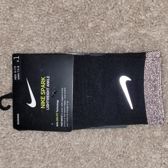 Nike Spark Lightweight Ankle Running Socks. - Picture 3 of 3